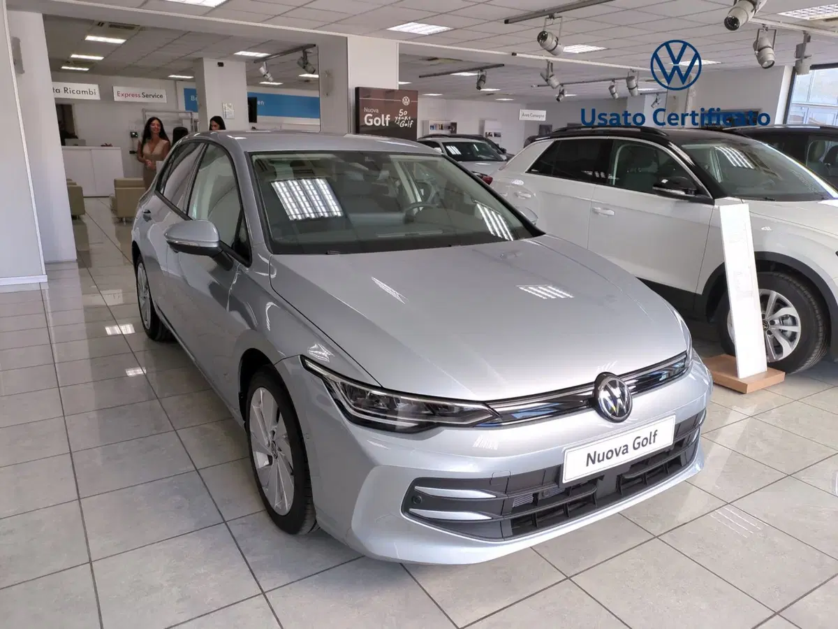 Volkswagen Golf nuova a Benevento
