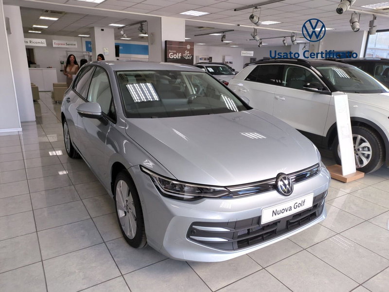 Volkswagen Golf nuova a Benevento