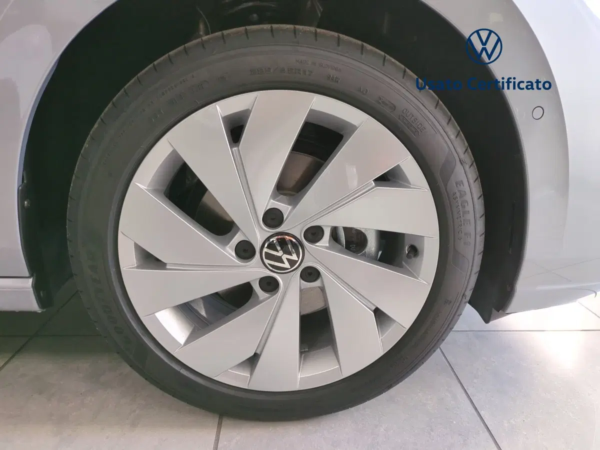 Volkswagen Golf nuova a Benevento (10)