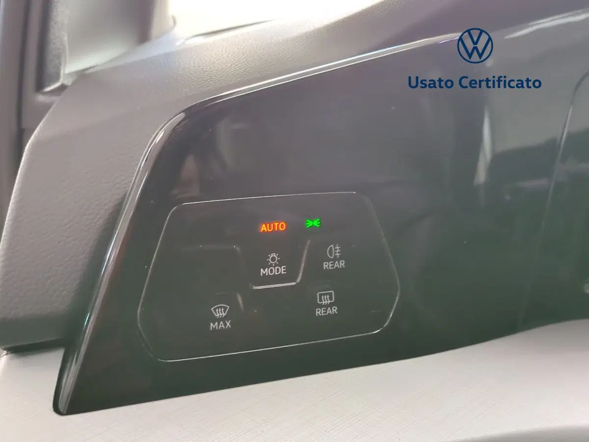 Volkswagen Golf nuova a Benevento (15)
