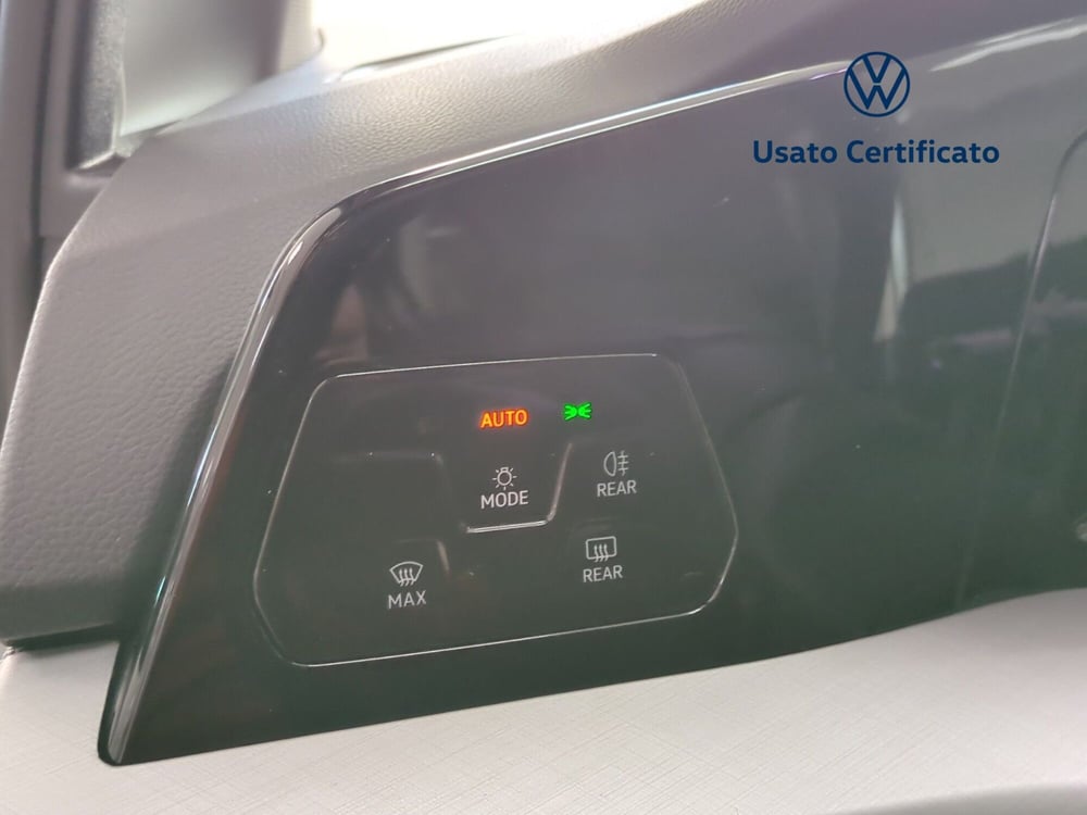 Volkswagen Golf nuova a Benevento (15)