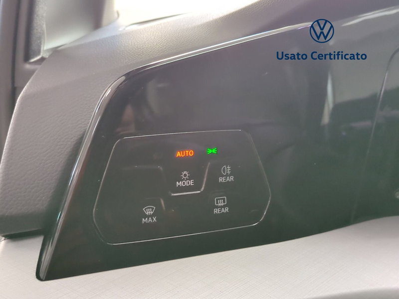 Volkswagen Golf nuova a Benevento (15)