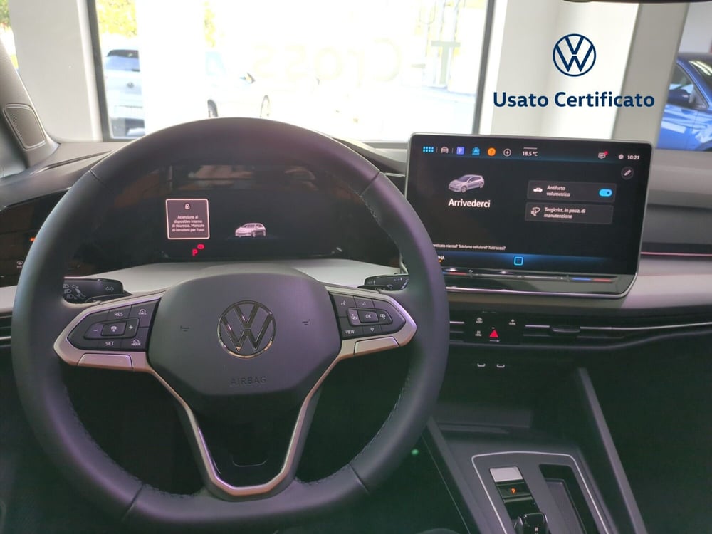 Volkswagen Golf nuova a Benevento (16)