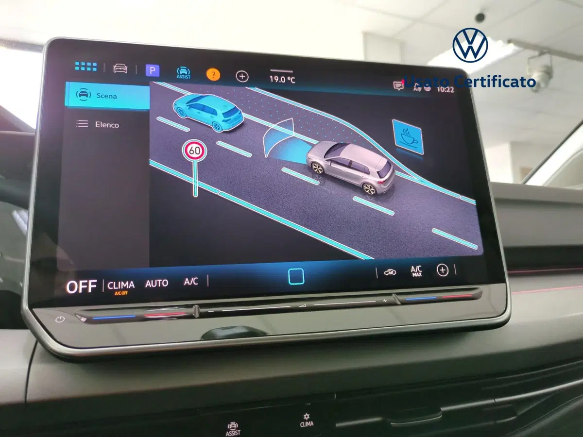 Volkswagen Golf nuova a Benevento (17)