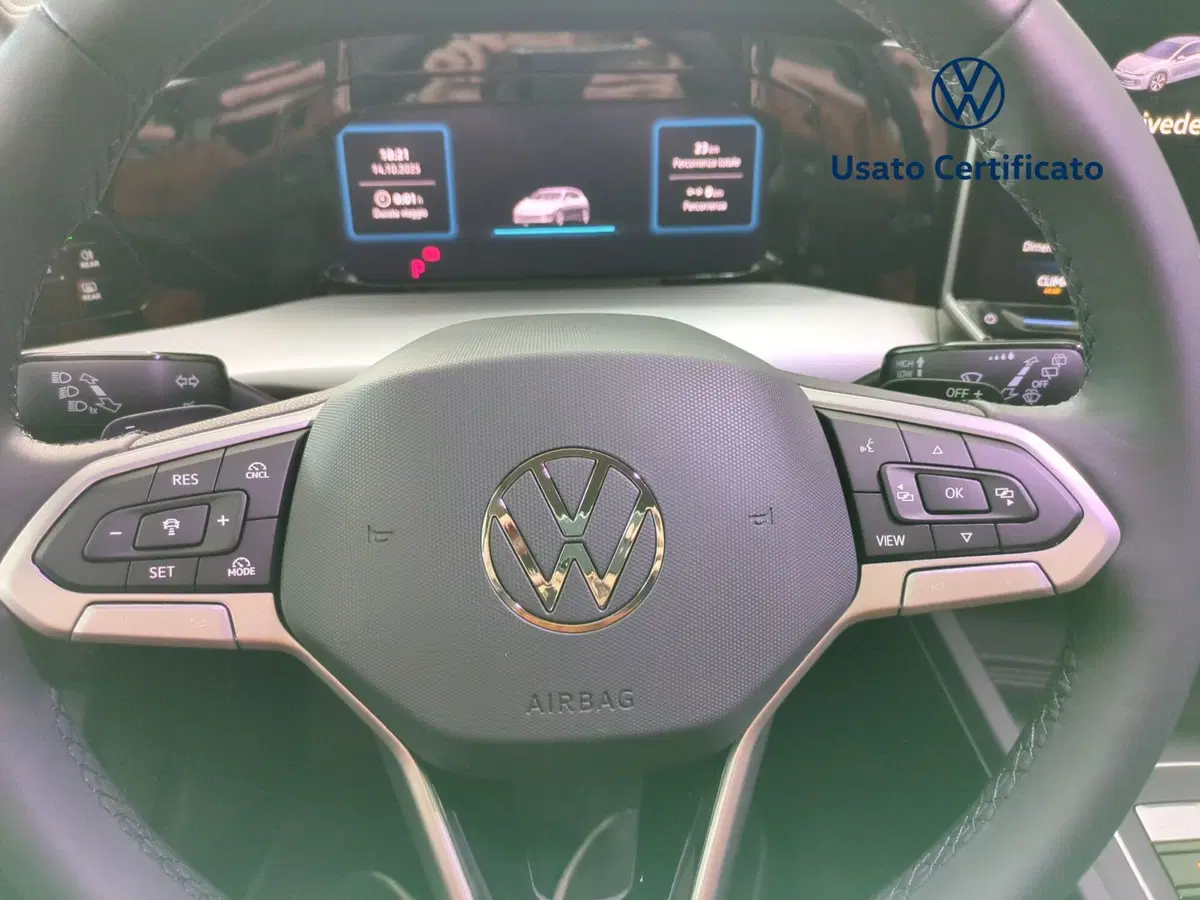 Volkswagen Golf nuova a Benevento (18)