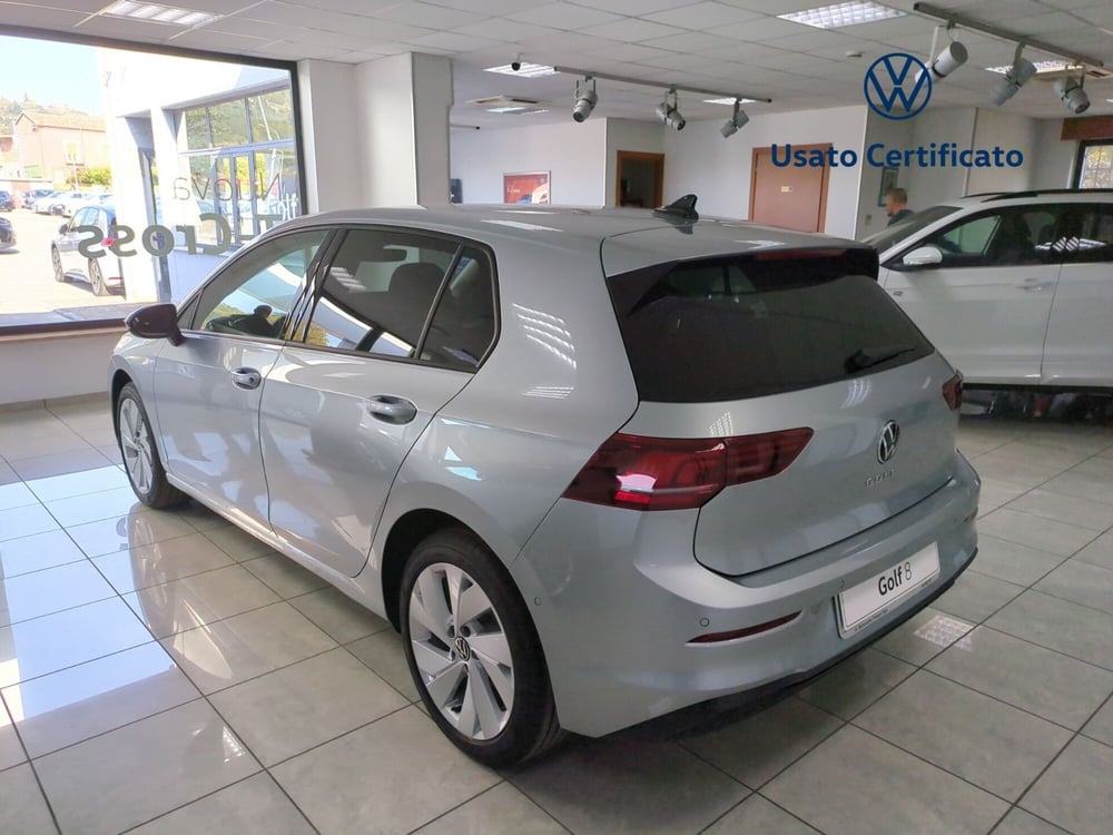 Volkswagen Golf nuova a Benevento (4)