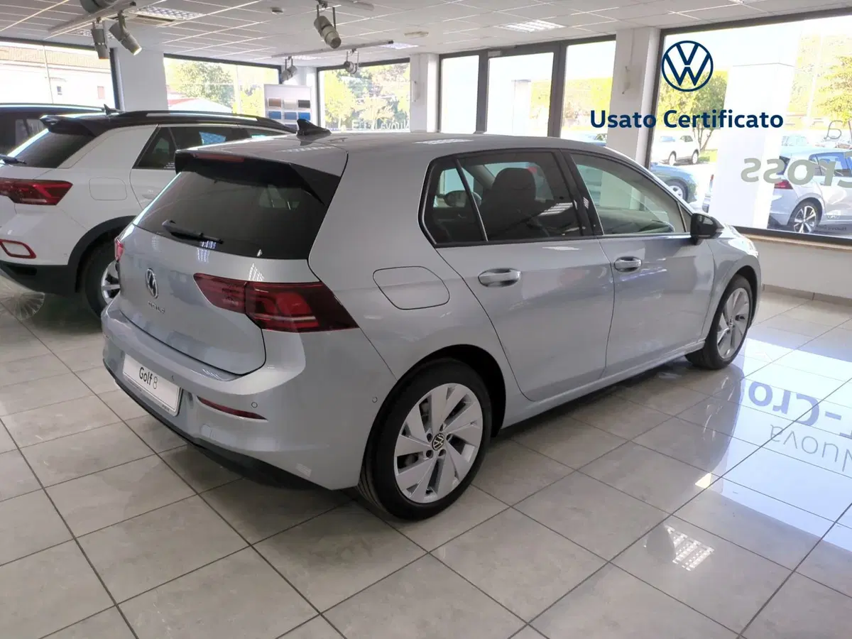 Volkswagen Golf nuova a Benevento (6)