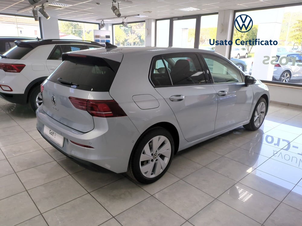 Volkswagen Golf nuova a Benevento (6)