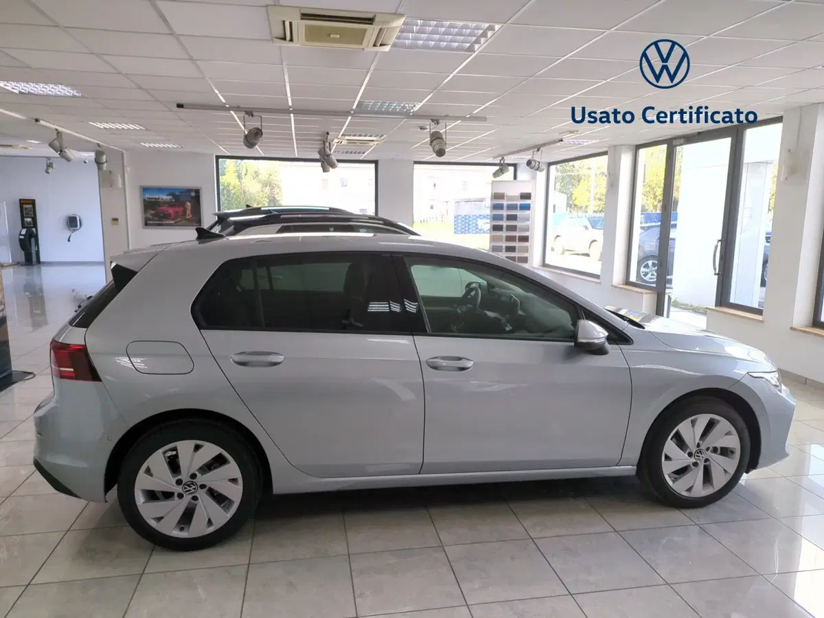 Volkswagen Golf nuova a Benevento (7)