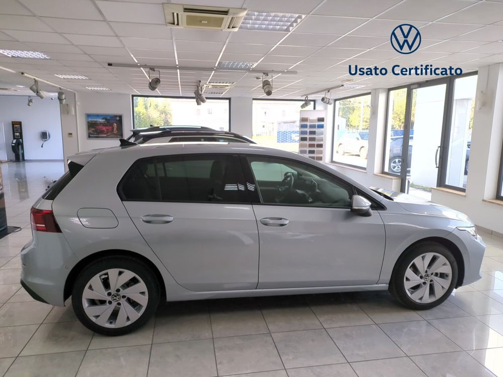 Volkswagen Golf nuova a Benevento (7)