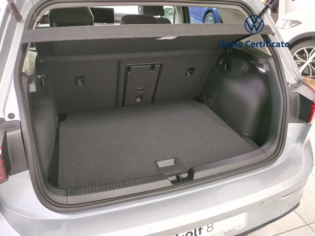 Volkswagen Golf nuova a Benevento (8)