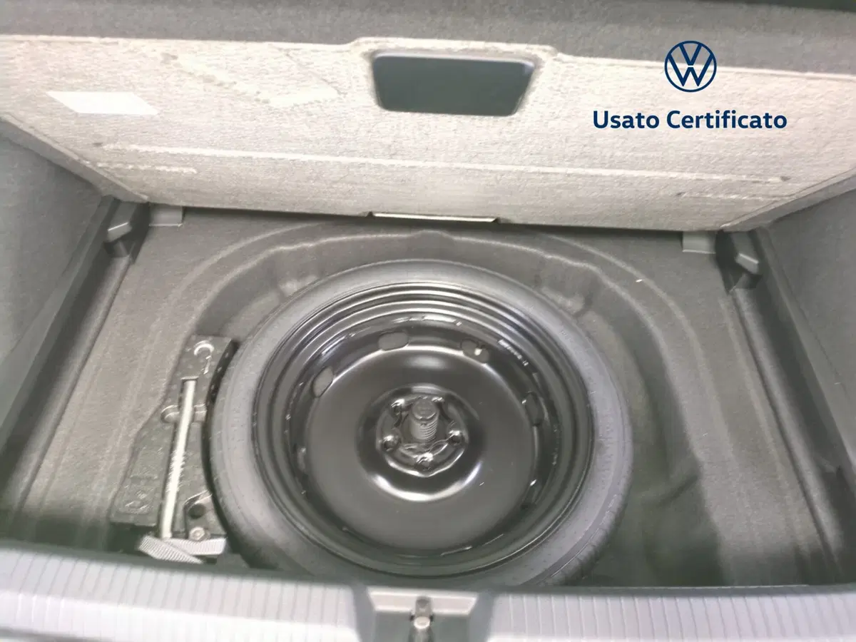 Volkswagen Golf nuova a Benevento (9)