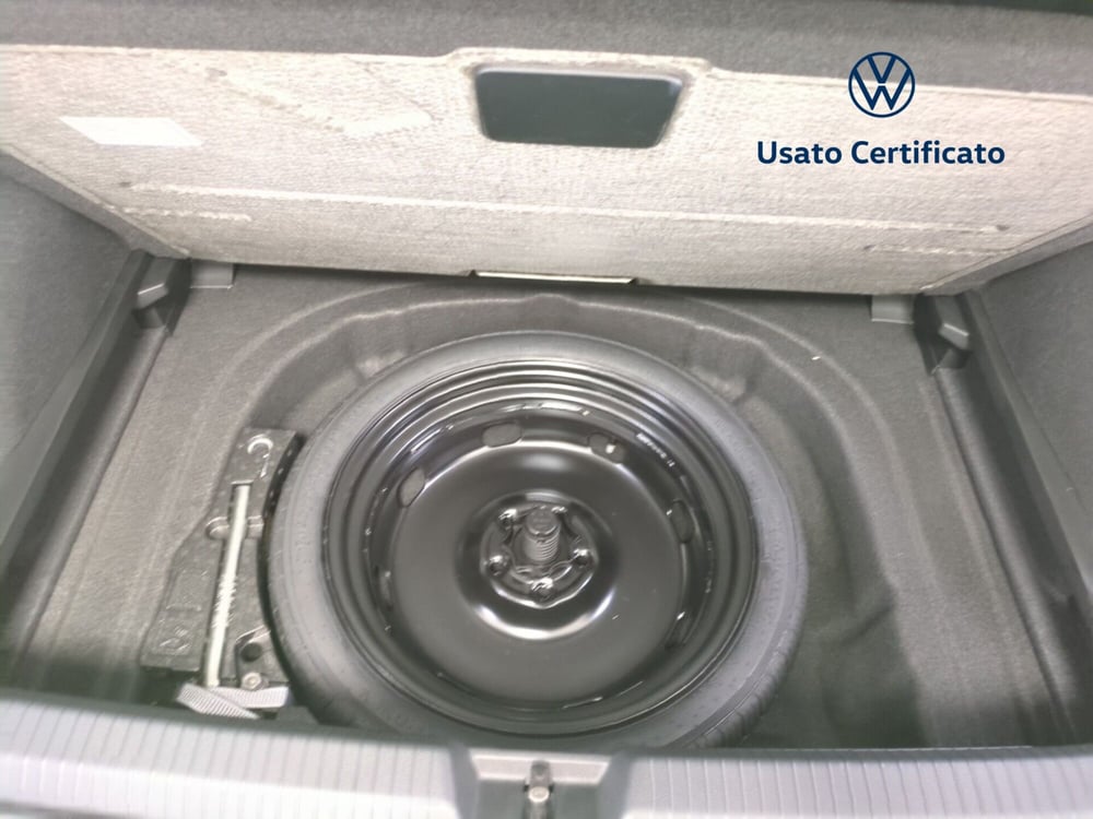 Volkswagen Golf nuova a Benevento (9)