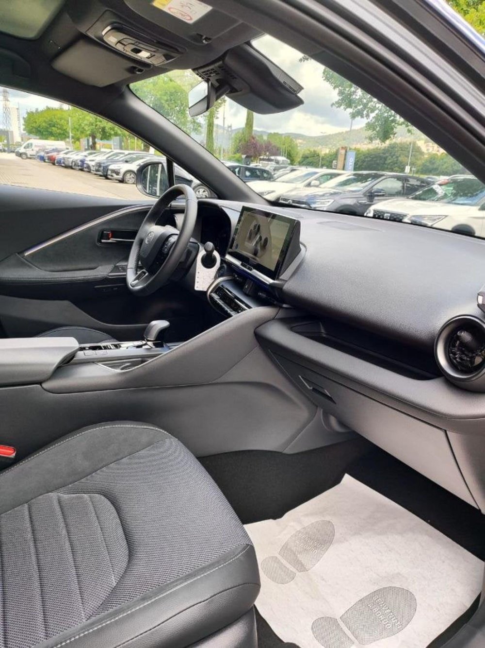 Toyota Toyota C-HR nuova a Perugia (5)