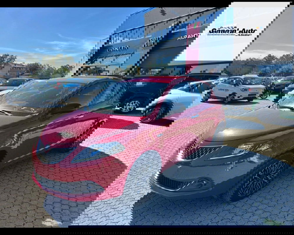 Lancia Ypsilon usata a Lucca (3)