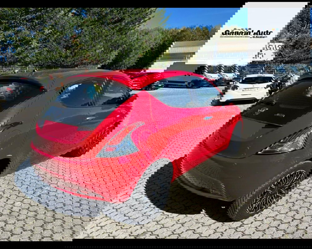 Lancia Ypsilon usata a Lucca (8)