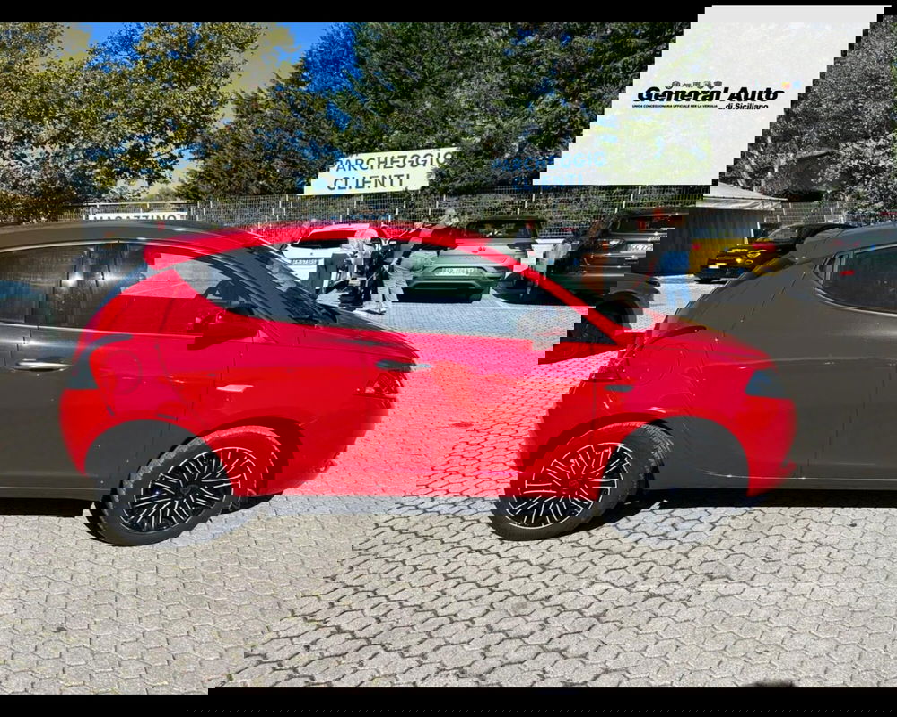 Lancia Ypsilon usata a Lucca (9)