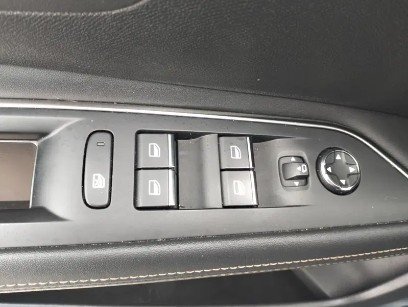 Peugeot 3008 usata a Novara (12)