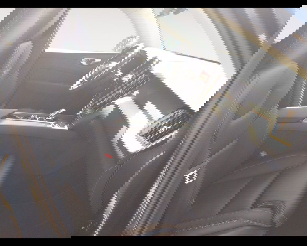 Volvo XC60 nuova a Ravenna (15)