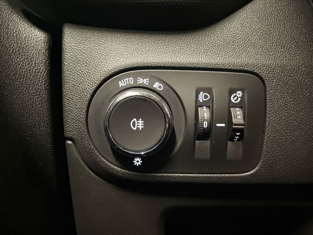 Opel Crossland X usata a Prato (17)