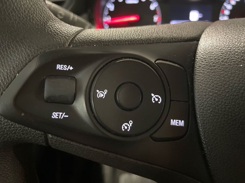 Opel Crossland X usata a Prato (18)