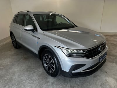 Volkswagen Tiguan 2.0 TDI SCR Life del 2022 usata a Avezzano