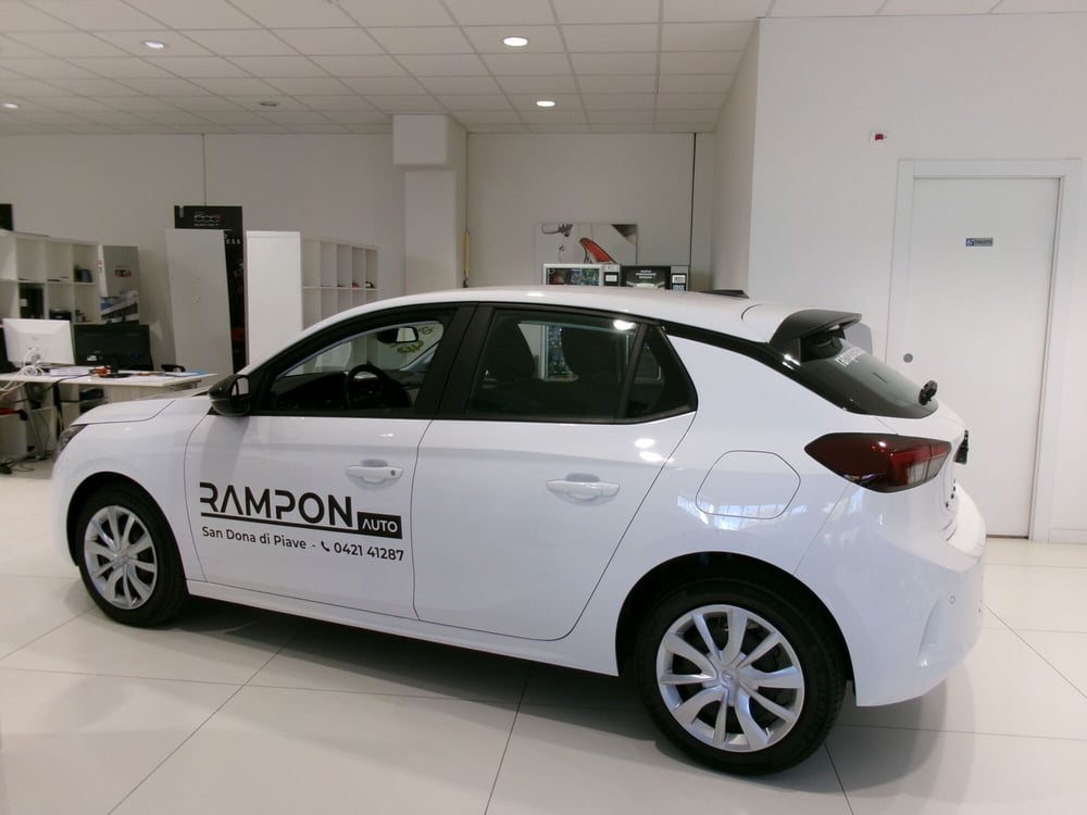 Opel Corsa nuova a Venezia (2)