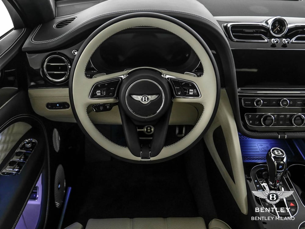 Bentley Bentayga usata a Milano (10)