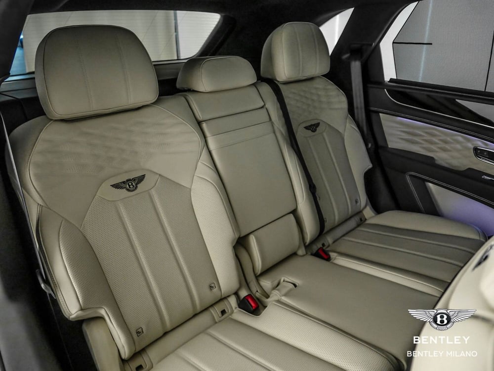 Bentley Bentayga usata a Milano (12)