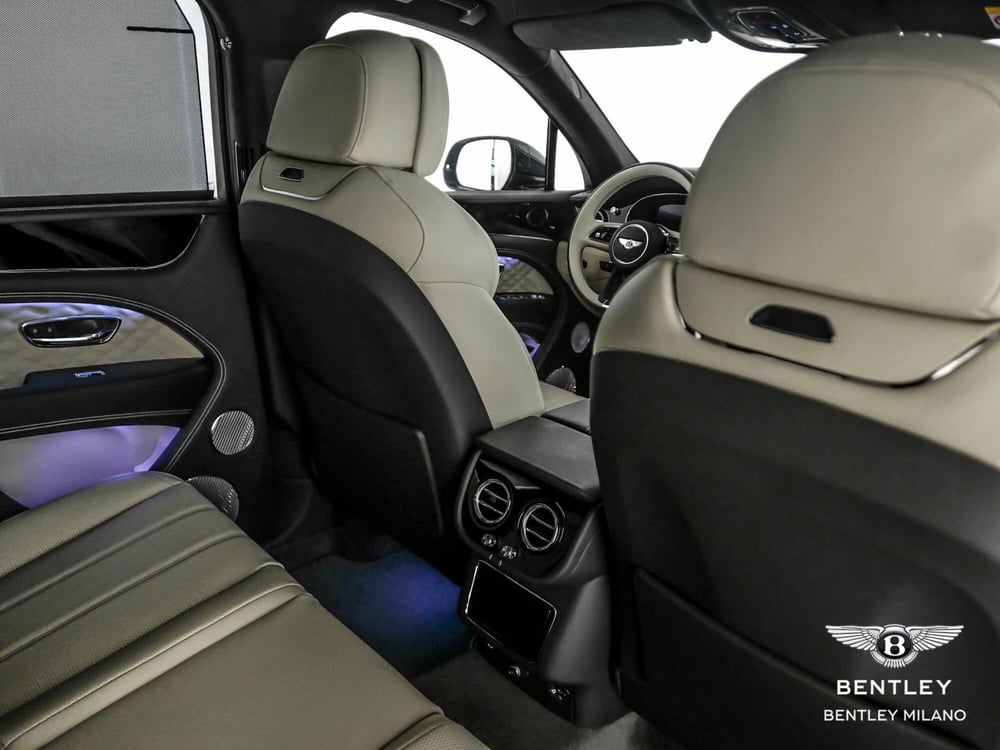 Bentley Bentayga usata a Milano (13)