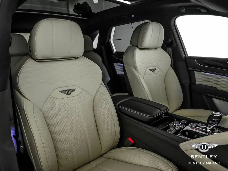 Bentley Bentayga usata a Milano (15)