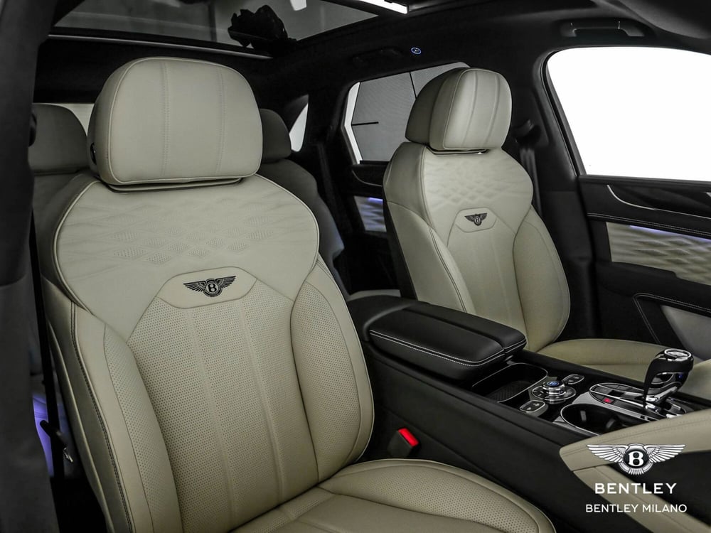 Bentley Bentayga usata a Milano (15)