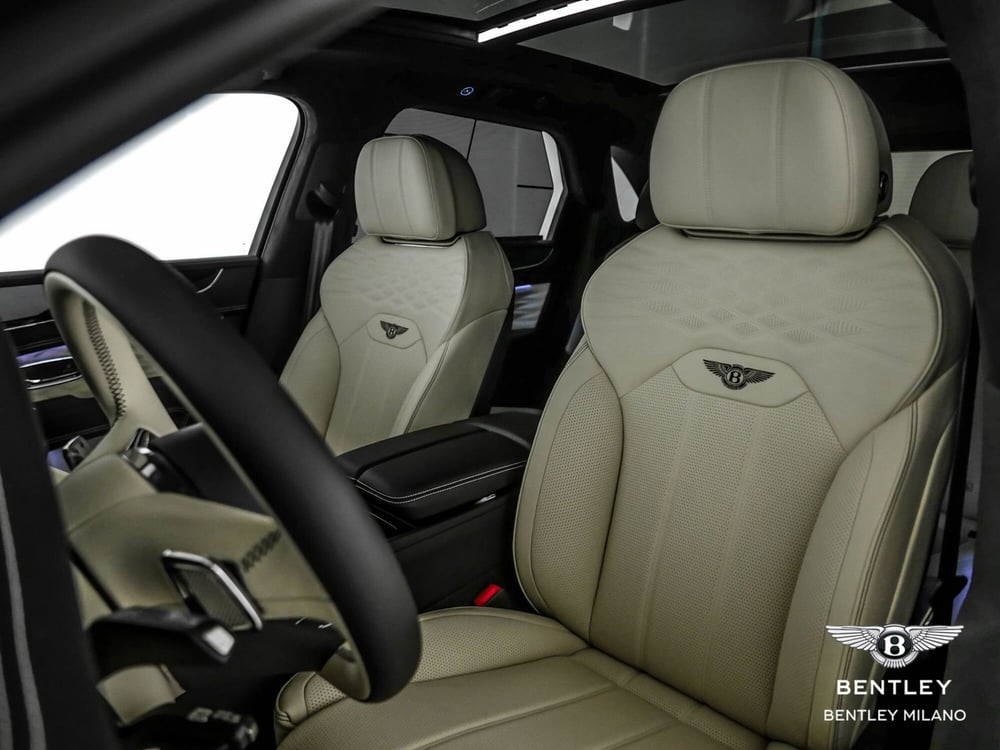 Bentley Bentayga usata a Milano (8)