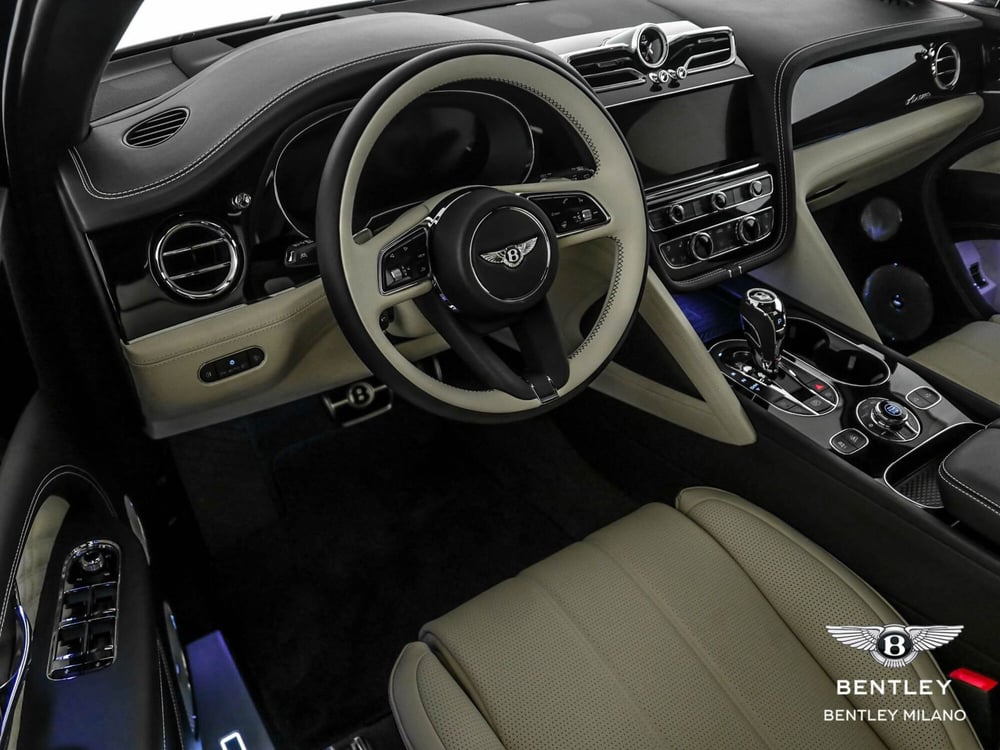 Bentley Bentayga usata a Milano (9)