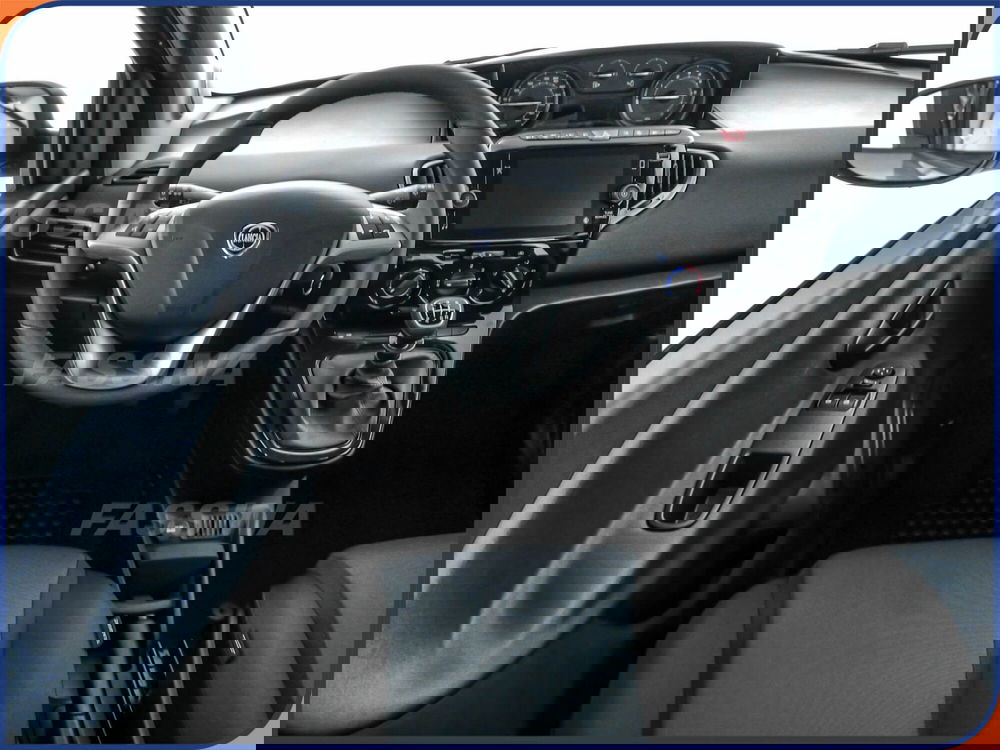 Lancia Ypsilon usata a Milano (10)