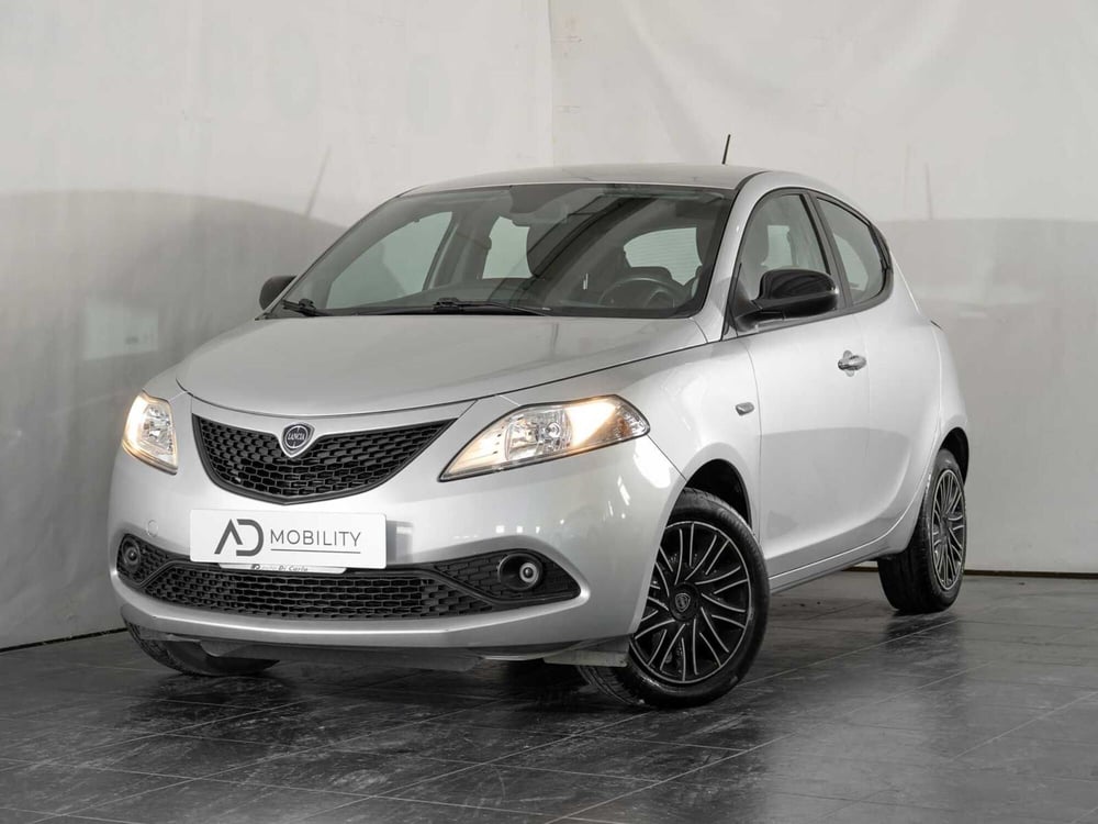 Lancia Ypsilon usata a Foggia