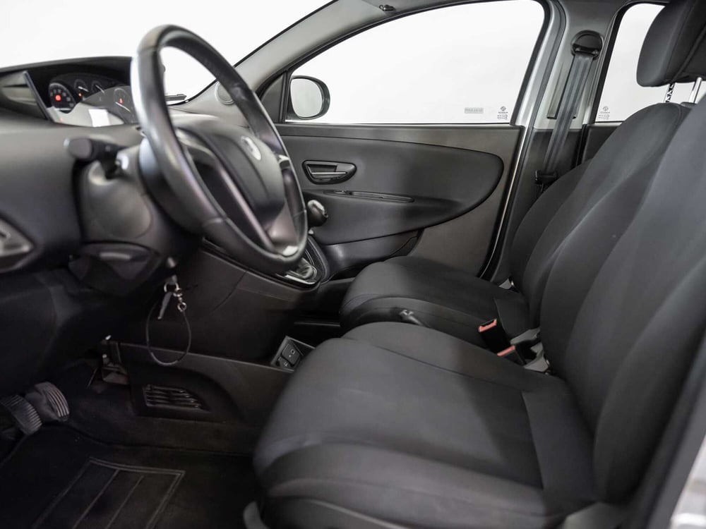 Lancia Ypsilon usata a Foggia (11)