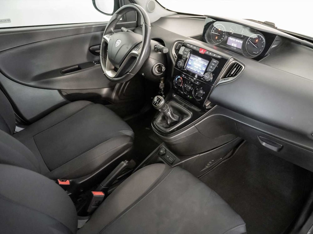 Lancia Ypsilon usata a Foggia (5)