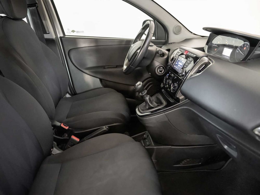 Lancia Ypsilon usata a Foggia (6)