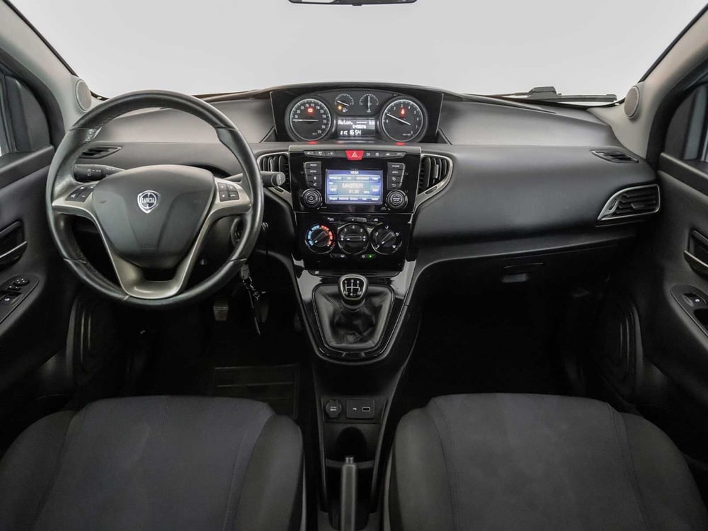 Lancia Ypsilon usata a Foggia (8)