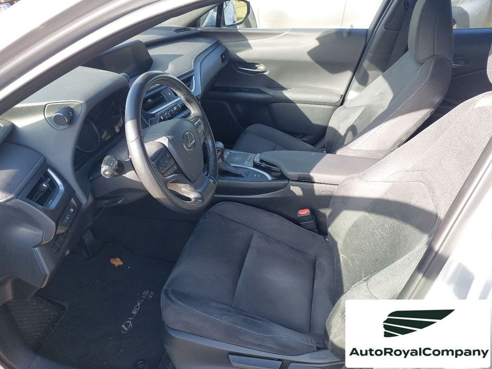 Lexus UX usata a Roma (10)
