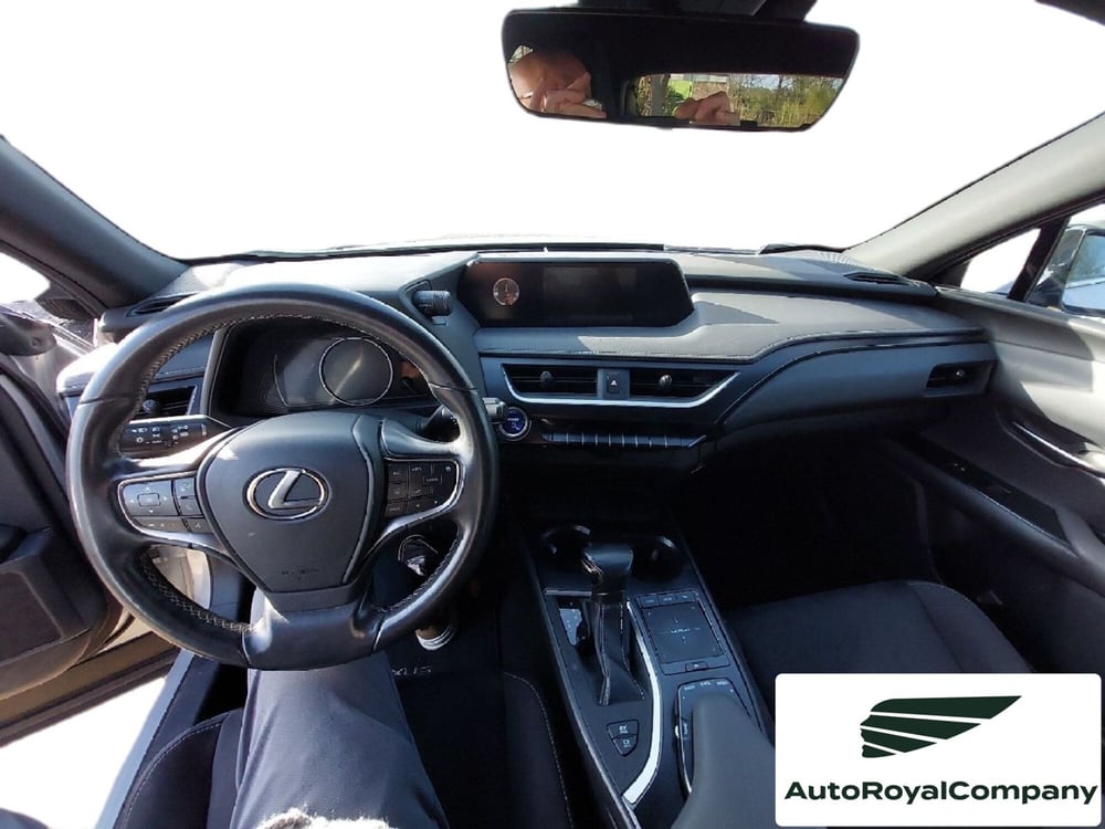 Lexus UX usata a Roma (11)