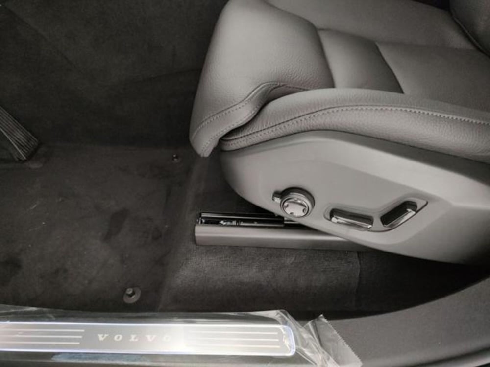 Volvo XC90 nuova a Modena (18)
