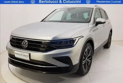 Volkswagen Tiguan 2.0 TDI SCR Life del 2022 usata a Massarosa