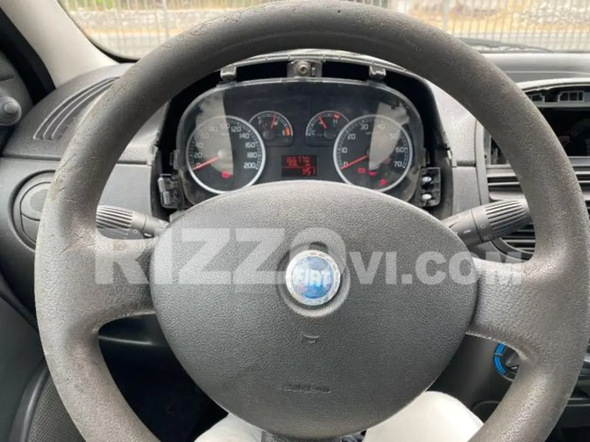 Fiat Punto usata a Lecce (10)