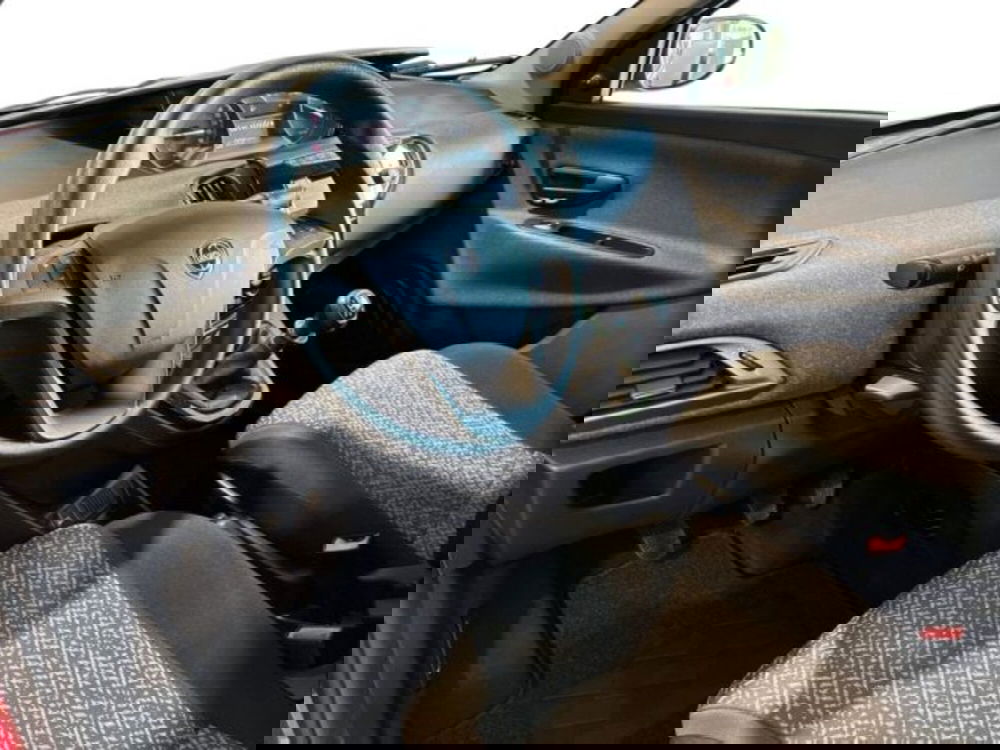 Lancia Ypsilon usata a Ancona (9)