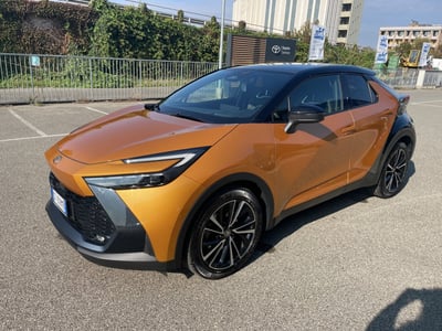 Toyota Toyota C-HR 2.0 phev Lounge Premiere fwd e-cvt del 2024 usata a Piacenza