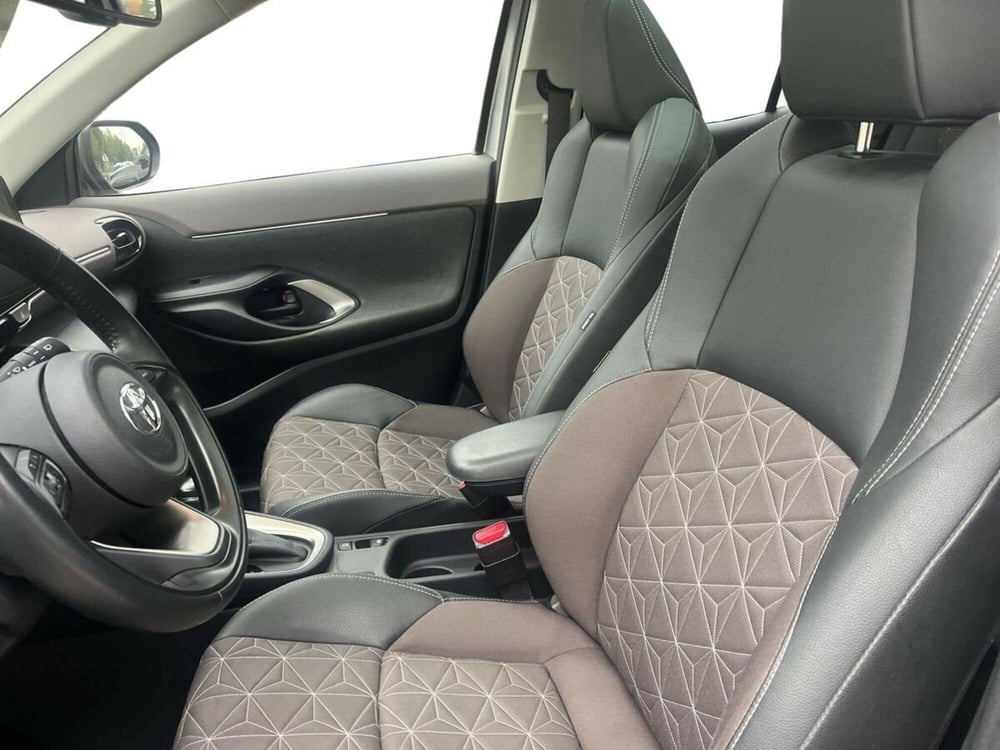 Toyota Yaris Cross usata a Lecco (11)