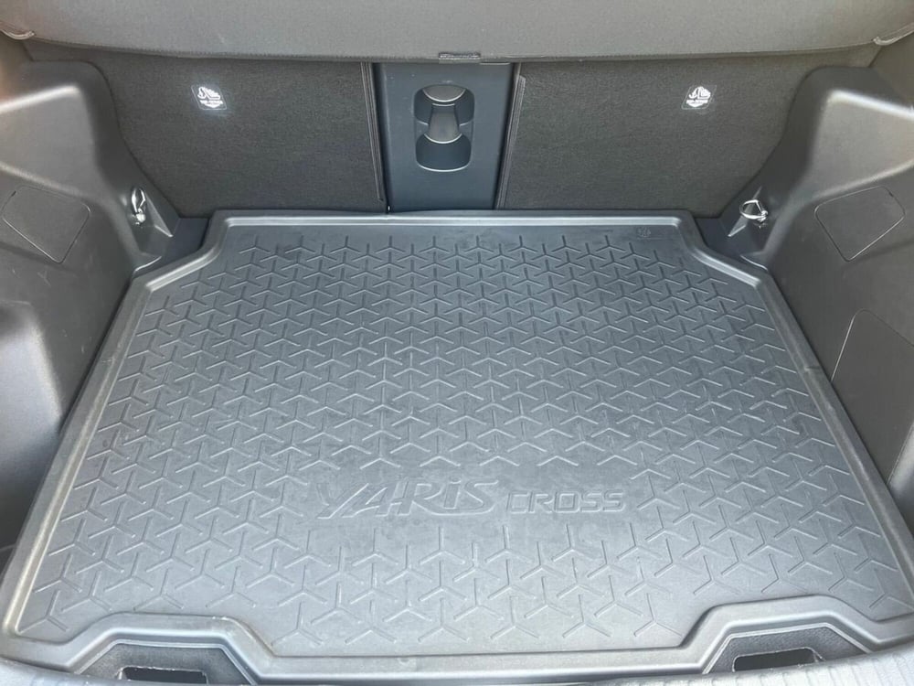 Toyota Yaris Cross usata a Lecco (13)
