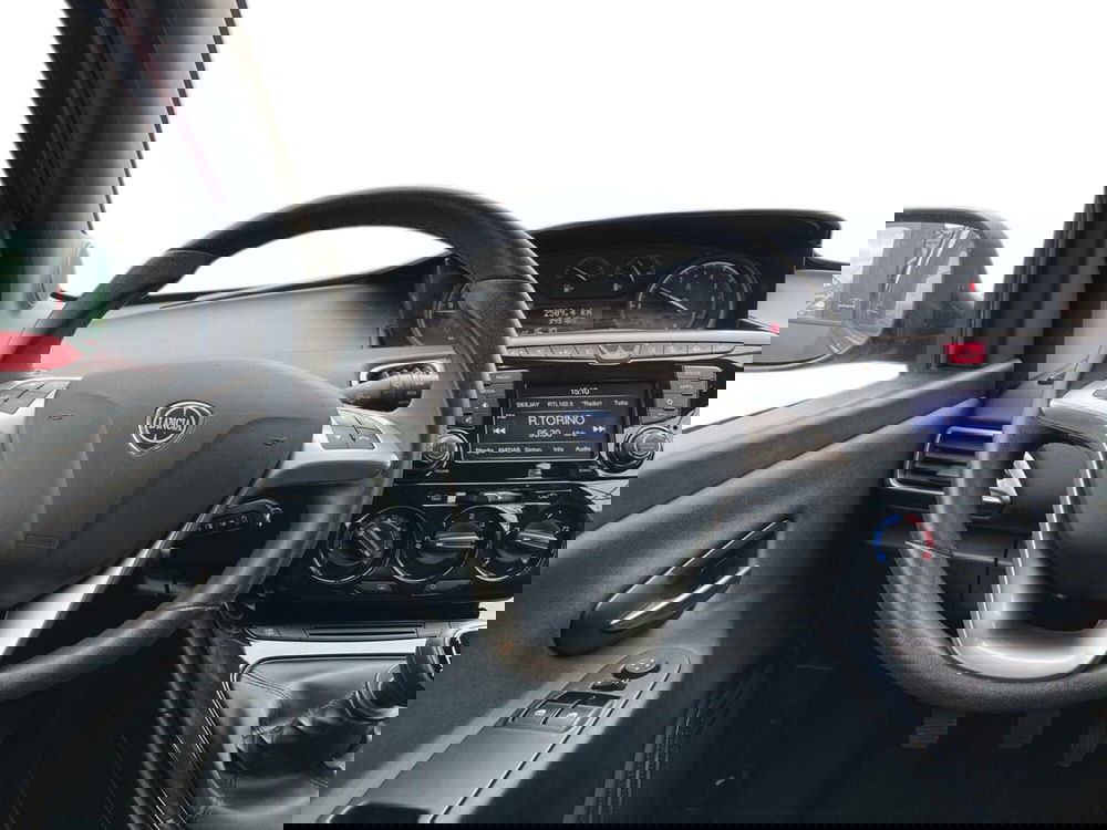 Lancia Ypsilon usata a Torino (11)